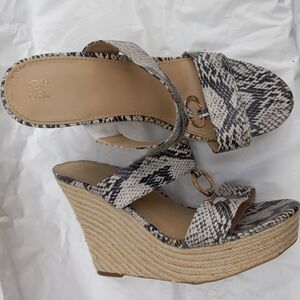 Victoria's Secret Spadrille Wedges Slip In Snakeskin Size 8.5 B
